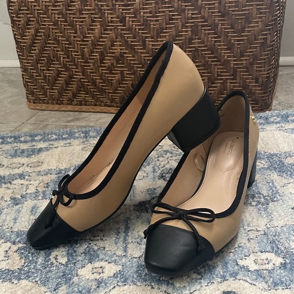 Preppy Flats - Picture 1 of 7